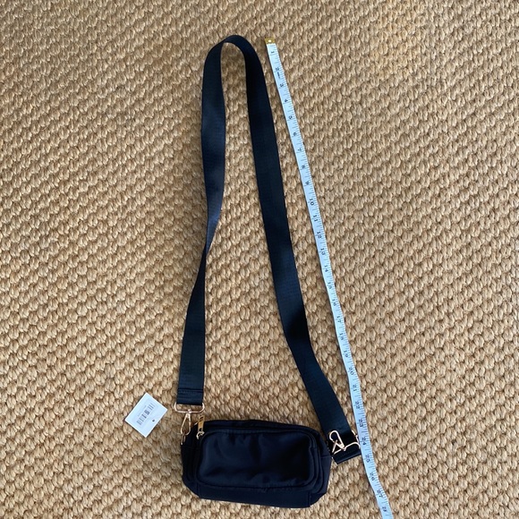 NWT Crossbody Bag with adjustable strap - two pockets - Picture 6 of 8